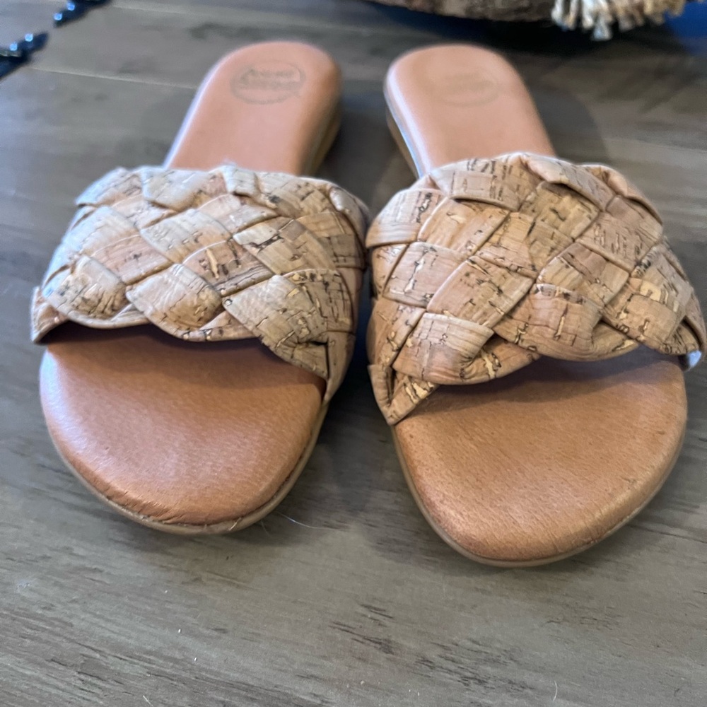 Andre Assous Beige Woven Slide Sandals - Picture 4 of 11